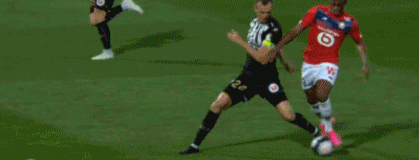 J联赛本赛季场均观众2.1万创新高，但低于中超2.57万（J联赛本季场均观众达2.1万刷新纪录，仍逊于中超2.57万）