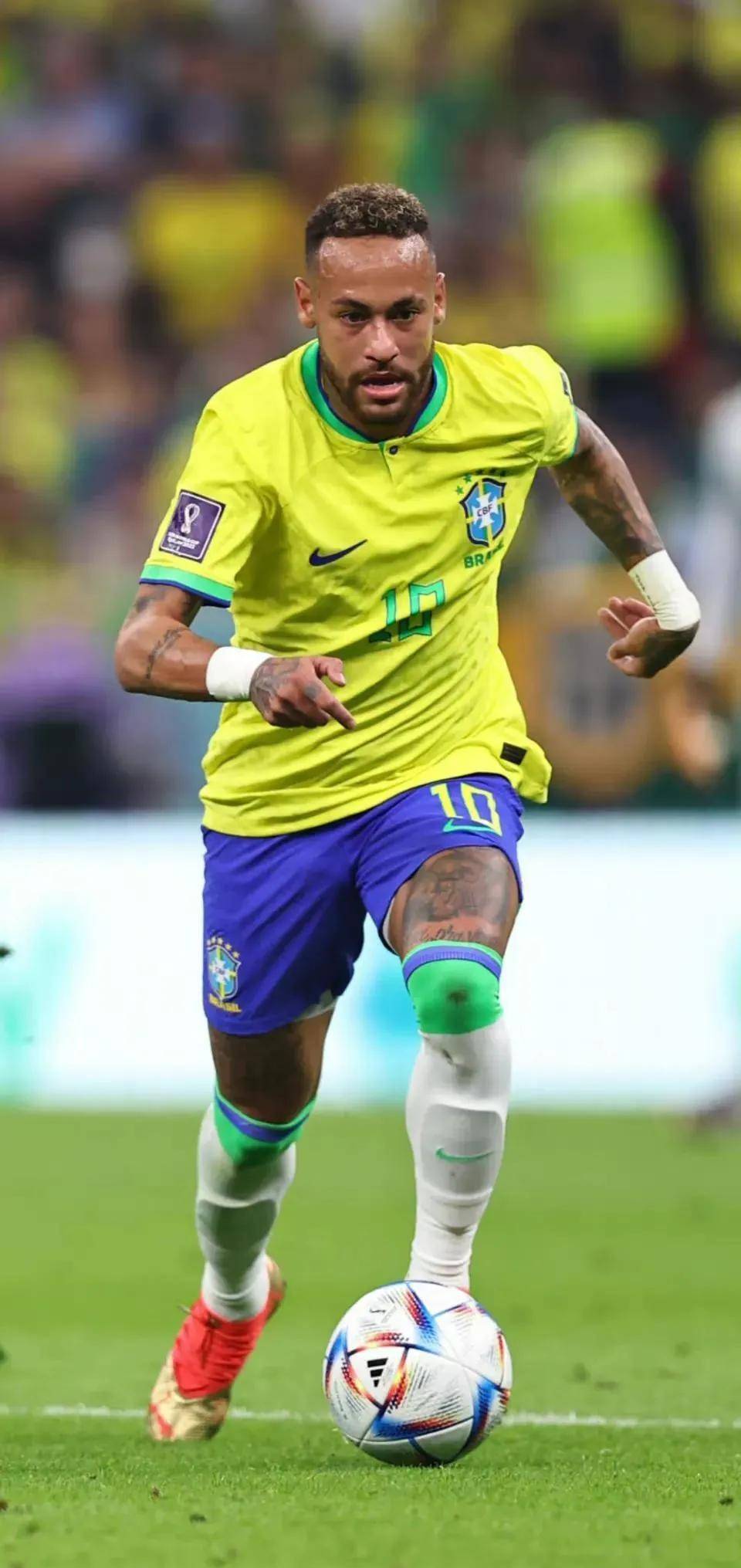 马加特：诺伊尔是球员，会偶尔犯错；是否再踢一年？他自己定（马加特：诺伊尔难免犯错，是否再战一年由他自己做主）