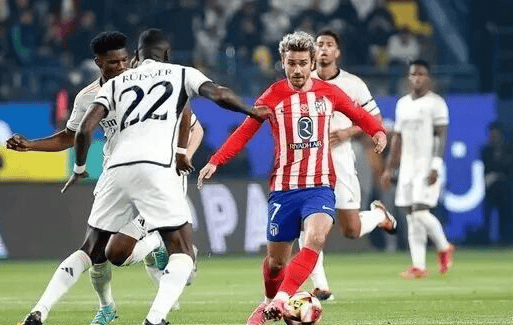 加蓬足协：奥巴梅扬左大腿后侧受伤，将缺席与喀麦隆的揭幕战（加蓬足协通报：奥巴梅扬左大腿后侧受伤，无缘对喀麦隆的揭幕战）